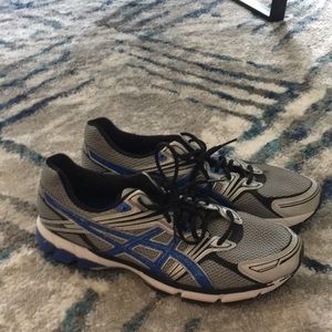 For sale hardly worn ASICS gt1000 runners no sole wear size 13 us